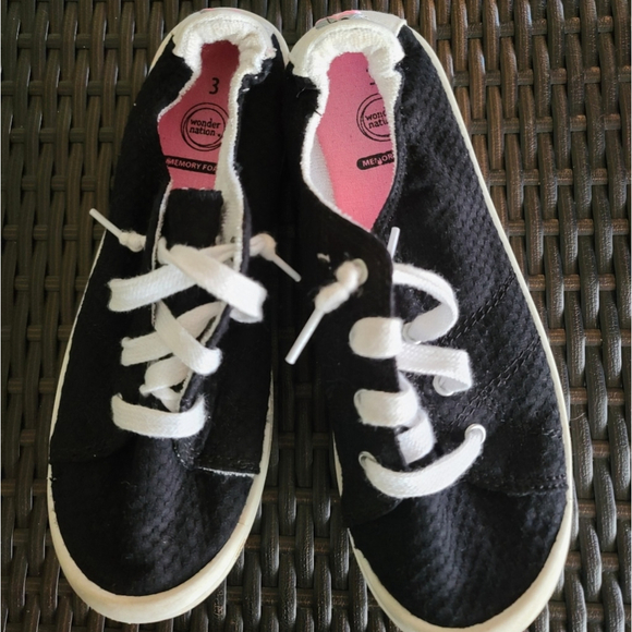Size 3 Black Girls Tennis Shoes by Wonder Nation Non-Marking - Picture 2 of 5